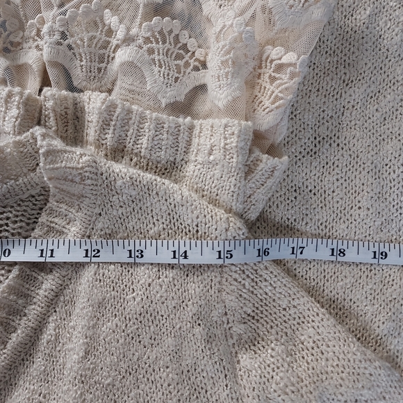 New Directions, lovely women's cream & lace size medium sweater - Picture 4 of 5